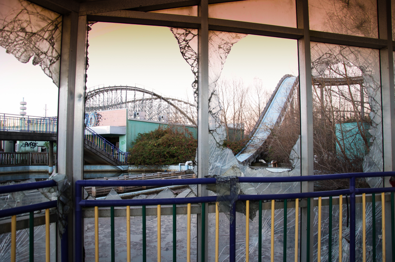 Illustration for article titled Eerie Images of America's Abandoned Amusement Parks Will Haunt You